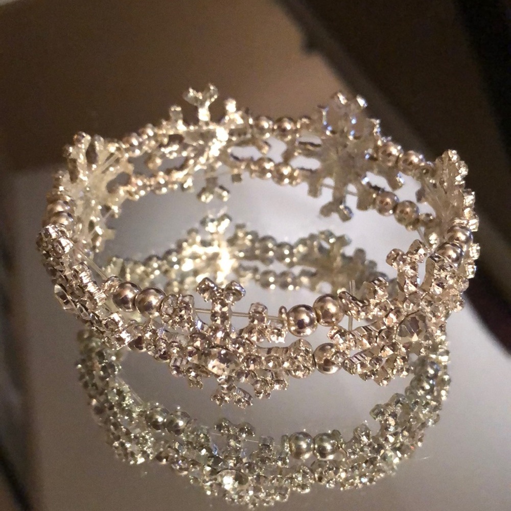 ❄️ Stretch Rhinestone Snowflake Bracelet ❄️